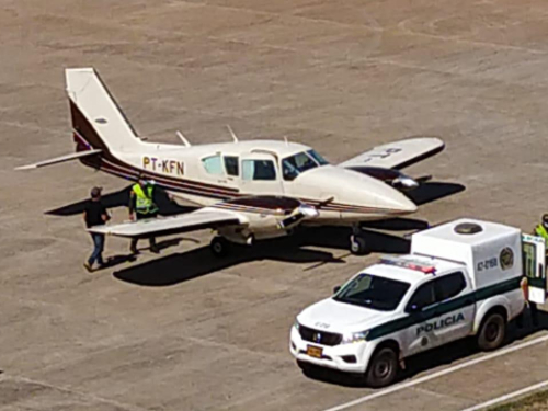 Aeronave ilegal es interceptada y obligada a aterrizar por aviones de combate de su Fuerza Aérea Colombiana, en Puerto Carreño, Vichada. 