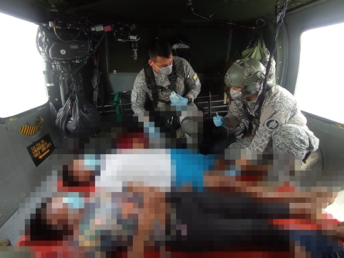 Indígenas heridos tras caer en campo minado, fueron evacuados en helicóptero