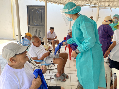 Un momento de alegría para los abuelitos de Tocaima gracias a su Fuerza Aérea