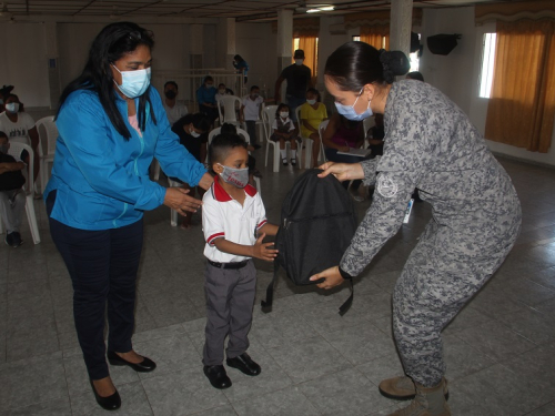Kits escolares para los niños de Malambo