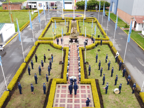 Sentido homenaje en memoria de dos excomandantes de CAMAN