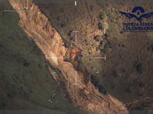  Su Fuerza Aérea realiza sobrevuelos para prevenir desastres naturales en el Valle