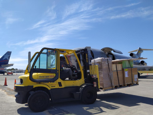 Fuerza Aérea transporta 19 toneladas de ayudas humanitarias a la Isla de San Andrés 