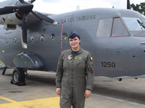 Una mujer apasionada por la aviación