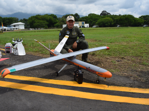 “Mi pasión por los aviones a escala se convirtió en mi trabajo”: Técnico Primero Bonilla