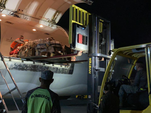 La aeronave C-40 continúa transportando ayudas humanitarias al Archipiélago de San Andrés Islas