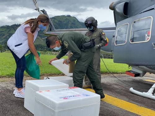 Vacunas contra el COVID-19 continúan llegando a los municipios más apartados del Tolima gracias a su Fuerza Aérea
