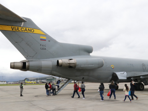 Vuelo humanitario de la Fuerza Aérea hacia Amazonas.
