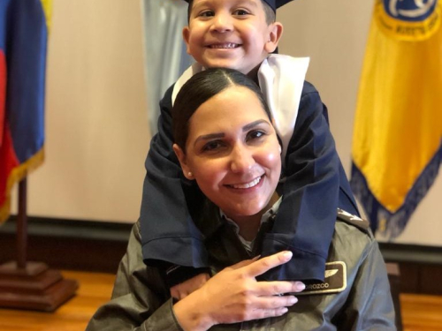 Reconocimiento a todas las madres en su día por el Comando Aéreo de Mantenimiento 