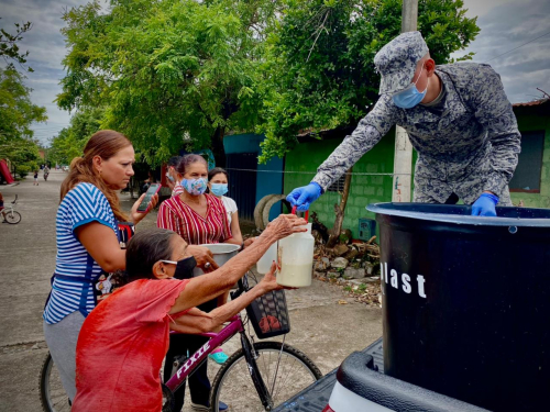 Comunidades de Puerto Salgar y La Dorada reciben más de 300 litros de leche