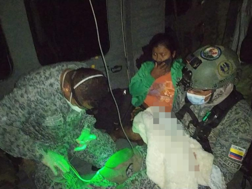 Nuevo rescate desde un Black Hawk UH-60 de su Fuerza Aérea Colombiana