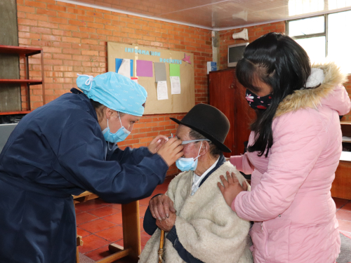 El Comando Aéreo de Mantenimiento lleva salud y bienestar a comunidades campesinas de Tausa