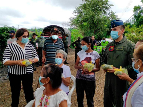 Su Fuerza Aérea Colombiana llevó sonrisas a las mamás en su día 