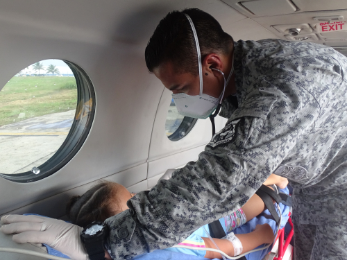 Garantizando una atención médica oportuna, menor de 6 años fue trasladada por su Fuerza Aérea hacia Barranquilla 