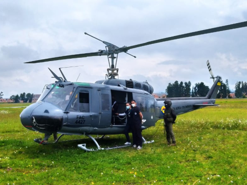 Su Fuerza Aérea Colombiana realiza el traslado de uniformados en el departamento de Cundinamarca