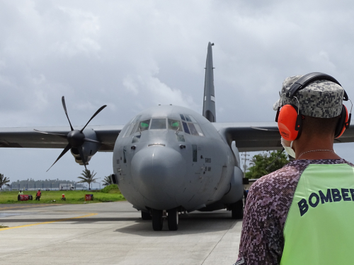 C-130J y C-40 transportaron médicos e insumos hospitalarios para la jornada médica humanitaria en Providencia