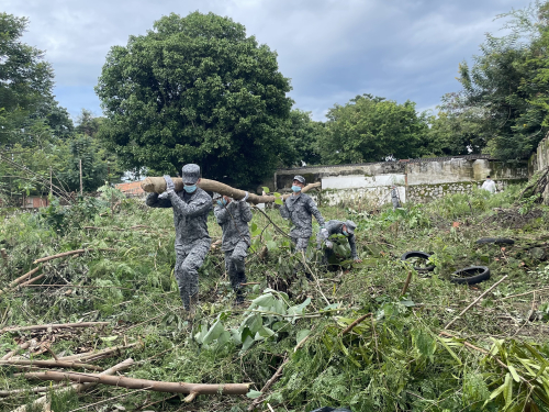 Jornada de limpieza y embellecimiento en el barrio Aereocivil, Yopal, Casanare
