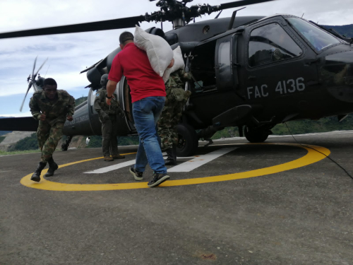 Ayudas humanitarias continúan llegando en helicópteros de su Fuerza Aérea a Ituango