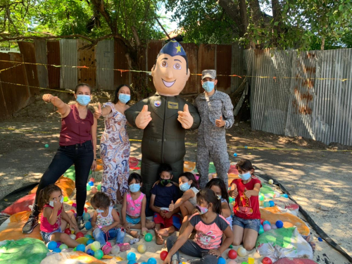 Bienestar y alegría a los niños de Girardot, gracias a su Fuerza Aérea Colombiana.   