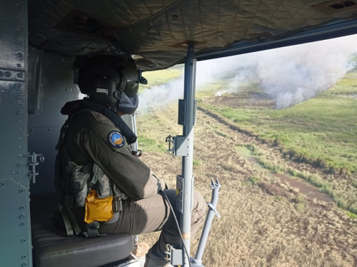 Los incendios de Isla Salamanca ya son atendidos por la Fuerza Aérea