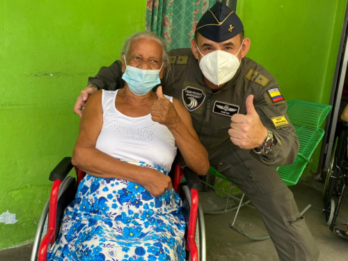 Adulta mayor de Flandes, Cundinamarca, podrá movilizarse gracias a su Fuerza Aérea Colombiana