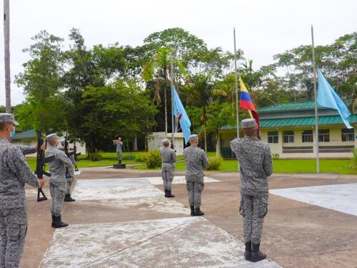 Sentido homenaje que honra la memoria de los valientes que ofrendaron sus vidas por la seguridad de un país