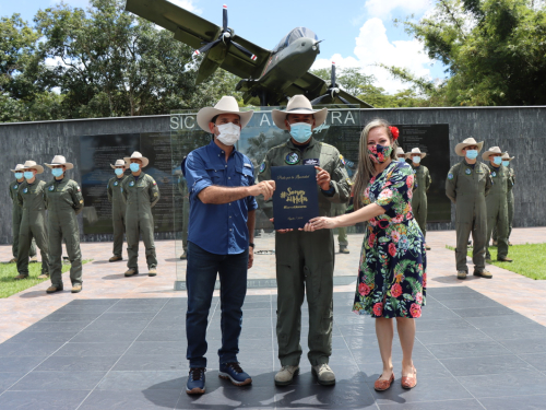 Con emotivo evento, símbolo llanero se incorpora a uniforme de su Fuerza Aérea en el Meta