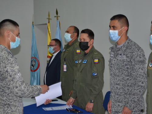 Culminando un servicio militar con altura 