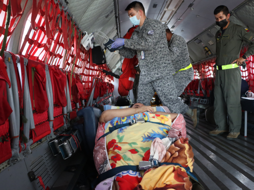 Complejo traslado humanitario de la Fuerza Aérea Colombiana, pone fin a 5 años de postración de una mujer