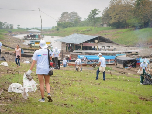 Jornada de recolección de residuos sólidos fue apoyada por su Fuerza Aérea Colombiana en el sur del país 