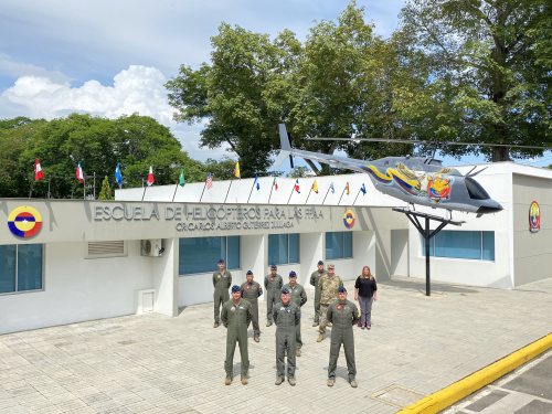Comandante de la 12a Fuerza Aérea de los Estados Unidos visita el CACOM 4