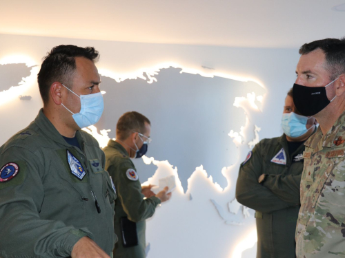  Segundo Comandante de la Doceava Fuerza Aérea de los EE UU visita el Comando Aéreo de Transporte Militar-CATAM