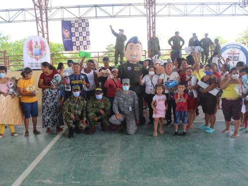 El Comando Aéreo de Combate No.6 presente en el municipio de Solano en una actividad que beneficio a la población civil e indígena de la región.