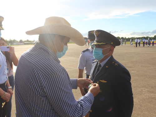 Máxima condecoración del Departamento del Caquetá es dada al Comando Aéreo de combate no.6
