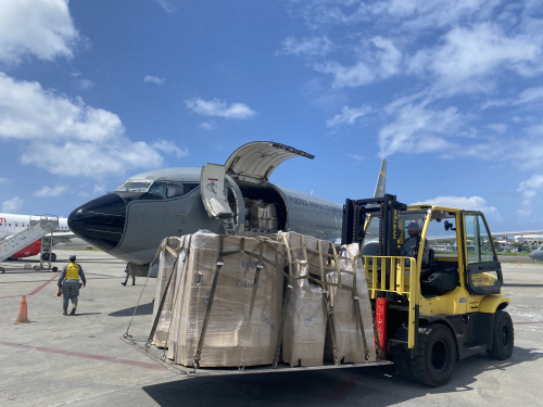 Se continúan transportando al Archipiélago de San Andrés elementos para la educación