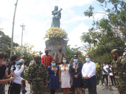 Suboficial de la Fuerza Aérea , recibió la Orden Policarpa Salavarrieta
