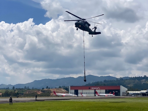 Tripulaciones de su Fuerza Aérea entrenan de manera continua