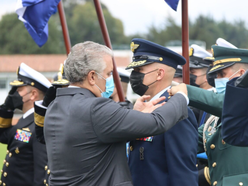 Generales de su Fuerza Aérea Colombiana fueron ascendidos por el Presidente de la RepúblicaGenerales de su Fuerza Aérea Colombiana fueron ascendidos por el Presidente de la República