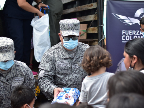 Niños y niñas de Leticia, Amazonas celebraron la navidad junto a su Fuerza Aérea Colombiana