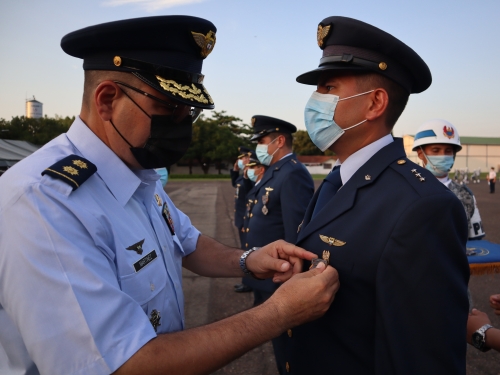 Ceremonia de ascenso de Oficiales en el Comando Aéreo de Combate No.1