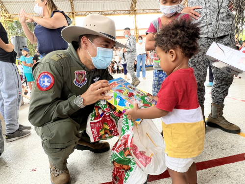 Alegría y esperanza para los niños de Maní, Casanare gracias a su Fuerza Aérea
