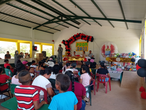 Jóvenes de la inspección de Güérima, Vichada reciben regalos en vísperas de navidad 