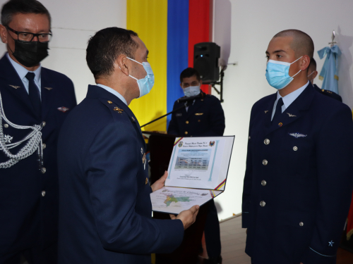  Oficiales de la Fuerza Aérea Chilena se formaron como pilotos de helicóptero en la EHFAA