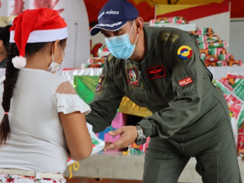A niños de Melgar se les adelantó la ‘Navidad Azul’ por su Fuerza Aérea Colombiana 