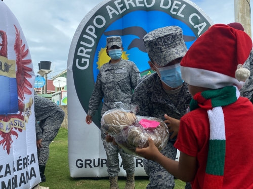 La magia de la navidad llegó a San Andrés con su Fuerza Aérea Colombiana