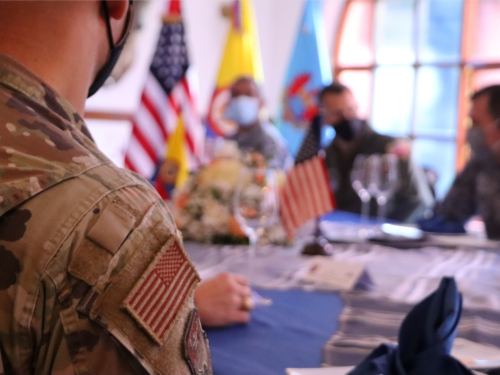 Fortaleciendo la educación en el ámbito de la cooperación militar profesional internacional
