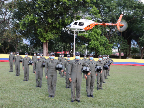 Veinte alumnos, entre ellos seis internacionales realizaron su primer “vuelo solo”