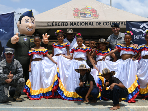Habitantes de zona rural de Cáceres- Antioquia, fueron beneficiados por su Fuerza Aérea