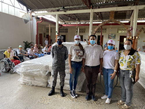 Fuerza Aérea brinda apoyo a ancianato de Agua de Dios