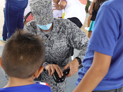 Niños de Solano vivieron un día alegre con el apoyo de su  Fuerza Aérea Colombiana